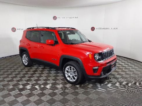 Used 2019 Jeep Renegade Latitude w/ Cold Weather Group AWD/4WD image 3