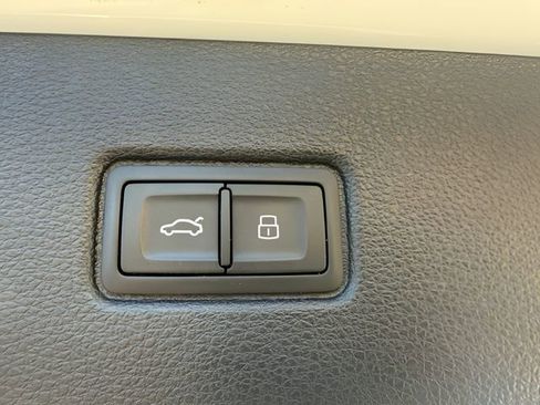 Used 2017 Audi Q7 3.0T Prestige AWD/4WD image 10