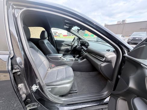 Used 2025 Buick Envista Preferred FWD image 11