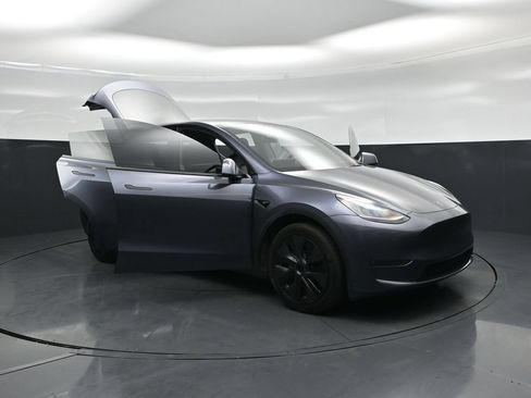 Used 2023 Tesla Model Y Long Range AWD/4WD image 24