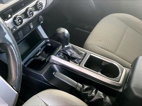 Used 2017 Toyota Tacoma SR5 w/ Tow Package AWD/4WD image 5