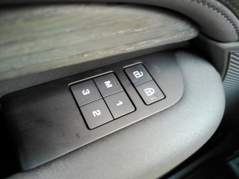Used 2023 Land Rover Discovery S AWD/4WD image 42