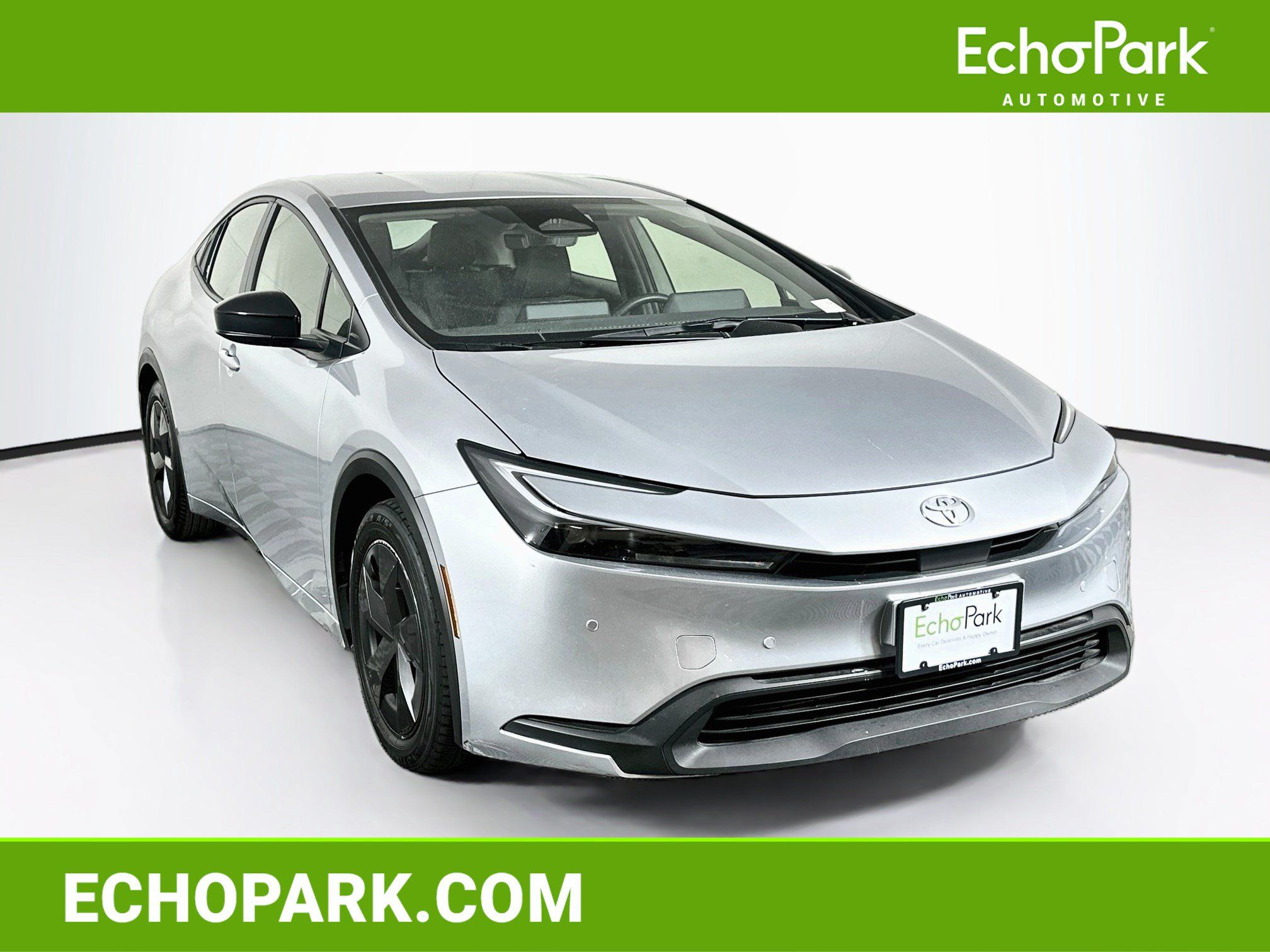 Used 2025 Toyota Prius LE FWD image 1