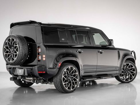 Used 2024 Land Rover Defender 110 V8 AWD/4WD image 2