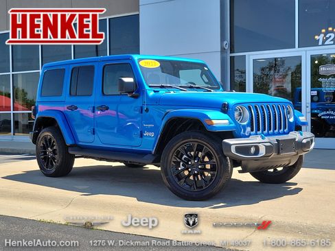 Used 2022 Jeep Wrangler Unlimited Sahara w/ Cold Weather Group AWD/4WD image 1