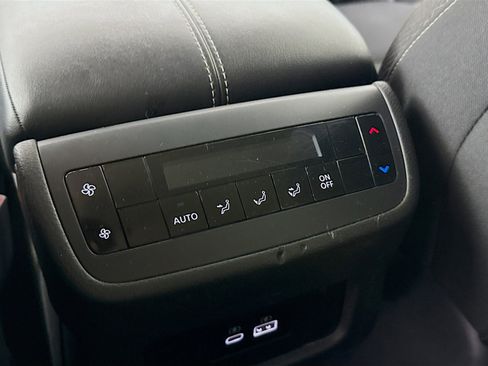 Used 2024 Nissan Pathfinder SV image 29