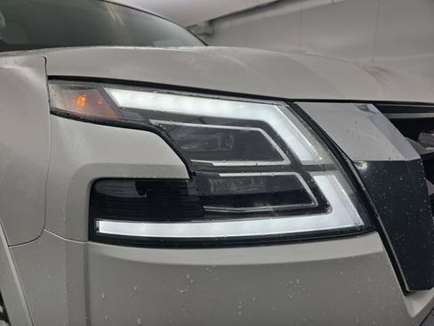 Used 2024 Nissan Armada Platinum w/ Captain's Chairs Package image 13