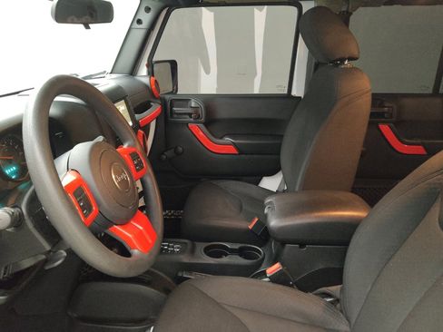 Used 2018 Jeep Wrangler Unlimited Sport w/ Mopar Black Appearance Group AWD/4WD image 17