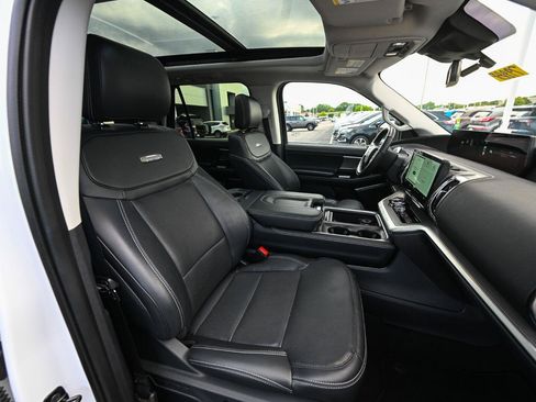 Used 2025 Ford Expedition Max Platinum AWD/4WD image 26