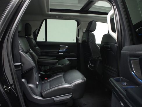 Used 2025 Ford Expedition Max Platinum AWD/4WD image 16