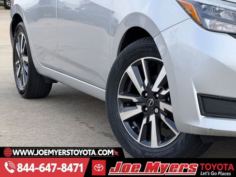 Used 2025 Nissan Versa SV image 13