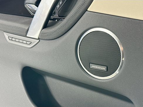 Used 2025 Land Rover Discovery Sport S image 16