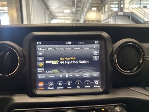 Used 2023 Jeep Gladiator Overland image 21