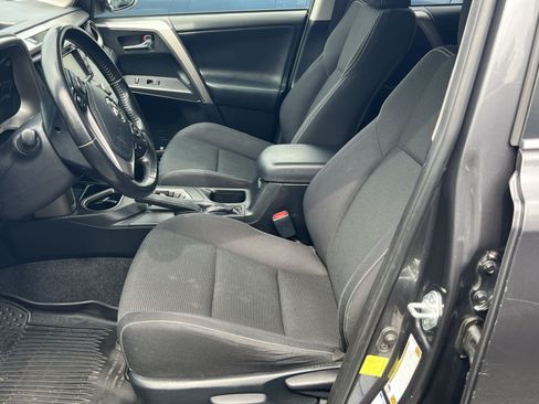 Used 2018 Toyota RAV4 XLE w/ Plus Extra Value Package AWD/4WD image 10