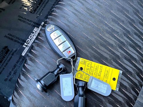 Used 2017 Nissan Rogue SV w/ Midnight Edition Package image 14