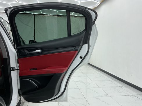 Used 2018 Alfa Romeo Stelvio AWD image 27