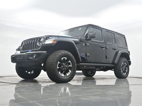 Used 2025 Jeep Wrangler Unlimited Rubicon 4xe w/ Steel Bumper Group AWD/4WD image 23