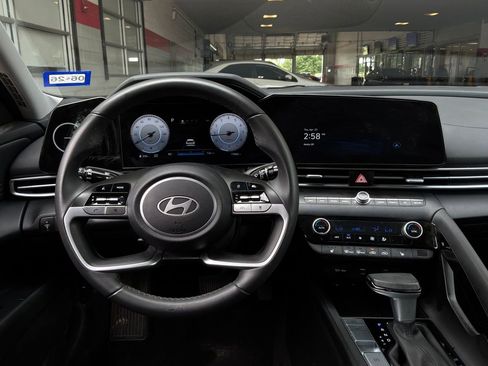 Used 2025 Hyundai Elantra SEL FWD image 13