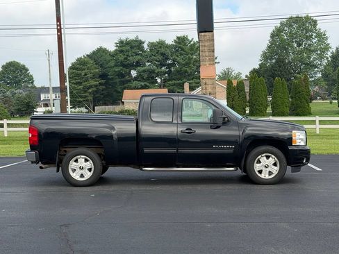 Used 2010 Chevrolet Silverado 1500 LTZ w/ Z71 Appearance Package RWD image 3