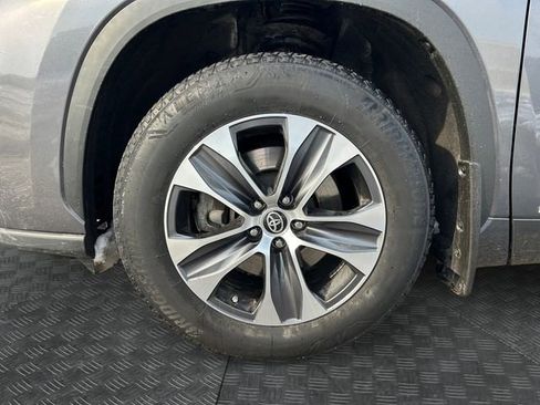 Certified 2024 Toyota Highlander XLE image 14