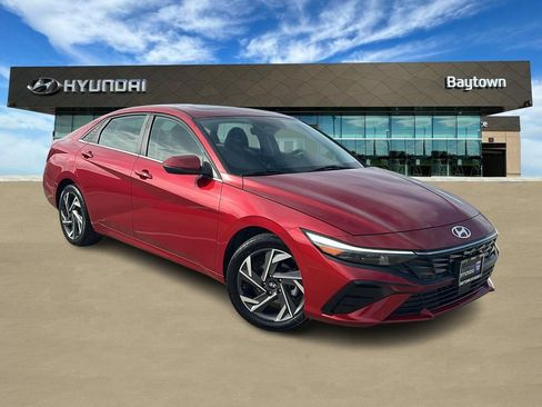 Used 2025 Hyundai Elantra Limited FWD image 1