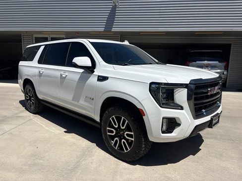 Used 2023 GMC Yukon XL AT4 w/ AT4 Premium Plus Package AWD/4WD image 3