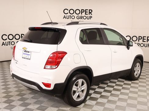 Used 2022 Chevrolet Trax LT w/ Driver Confidence Package AWD/4WD image 19