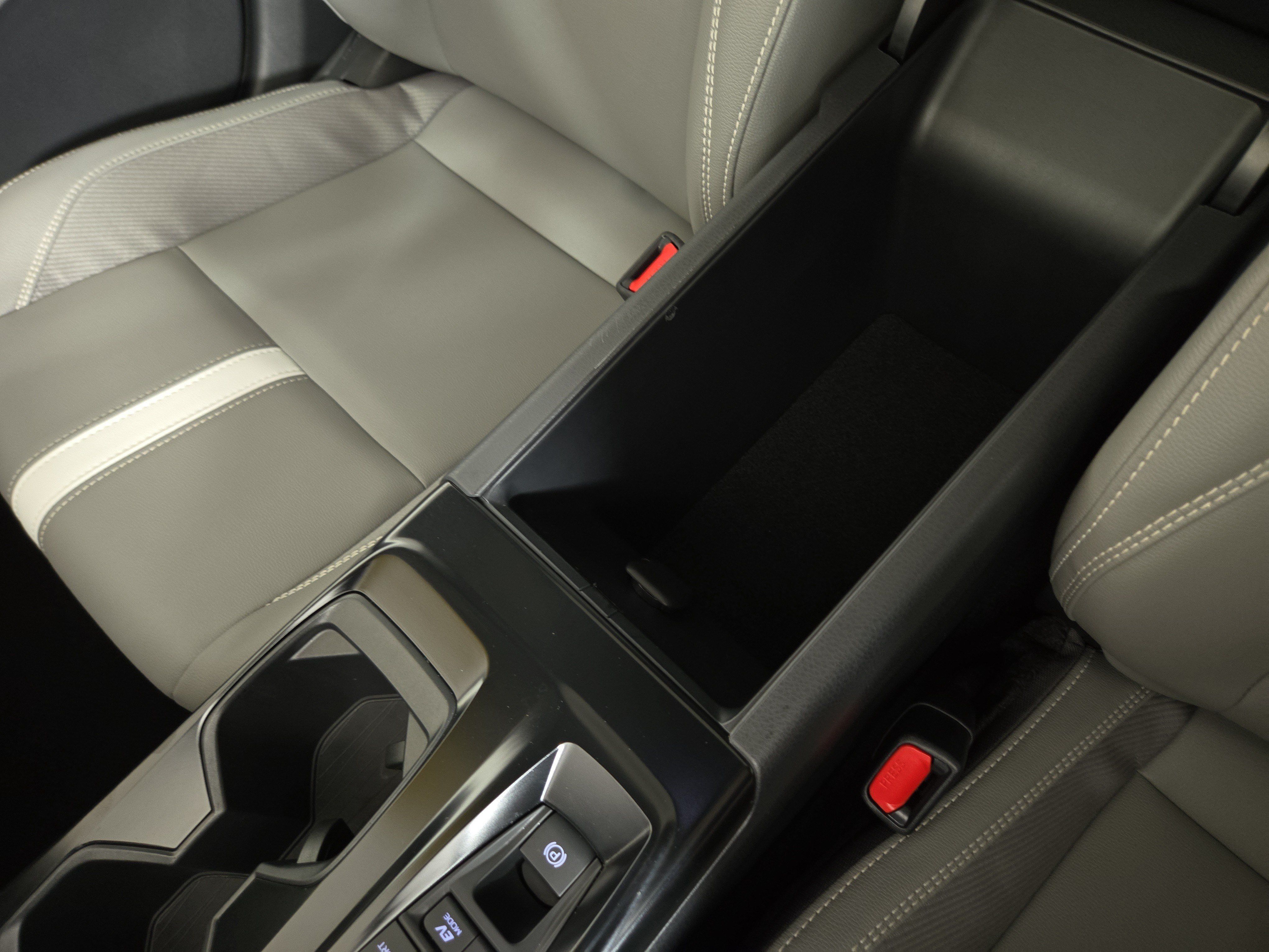 Used 2025 Toyota Camry SE w/ Convenience Package FWD image 29