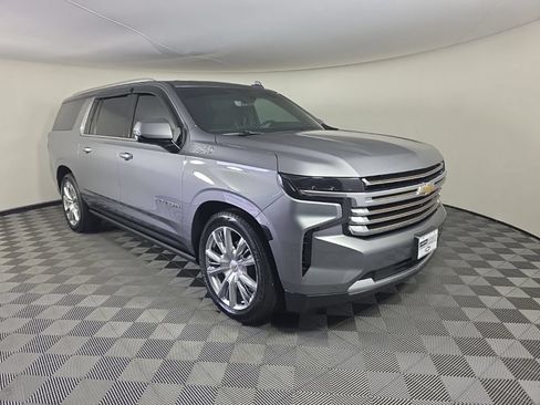 Used 2022 Chevrolet Suburban High Country AWD/4WD image 7