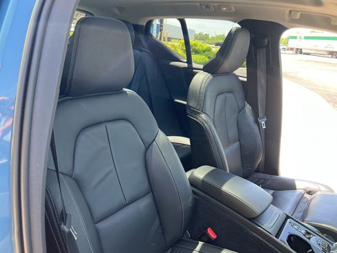 Certified 2023 Volvo XC40 B5 Plus w/ Protection Package Premier image 38