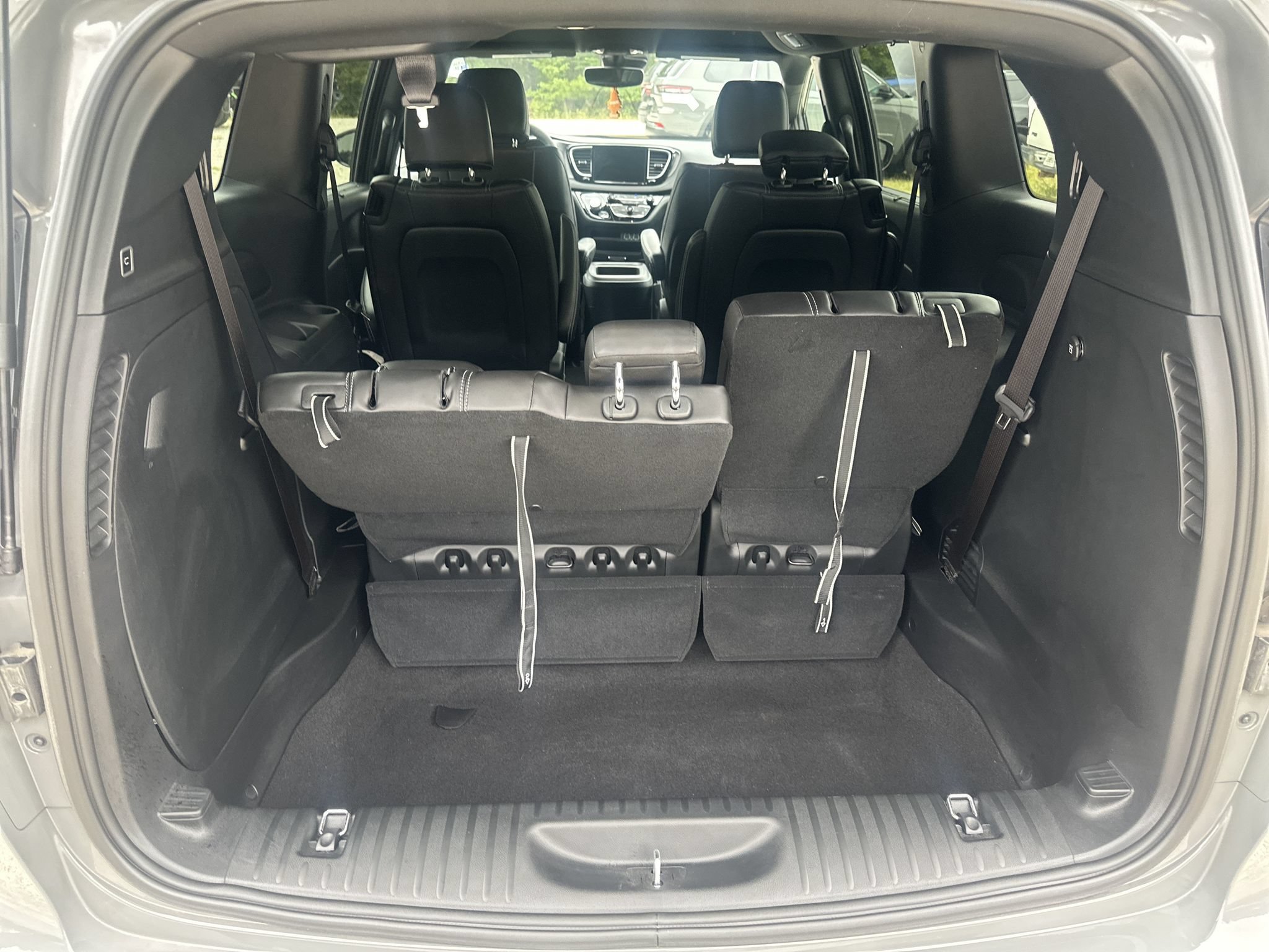 Used 2025 Chrysler Pacifica Select FWD image 17