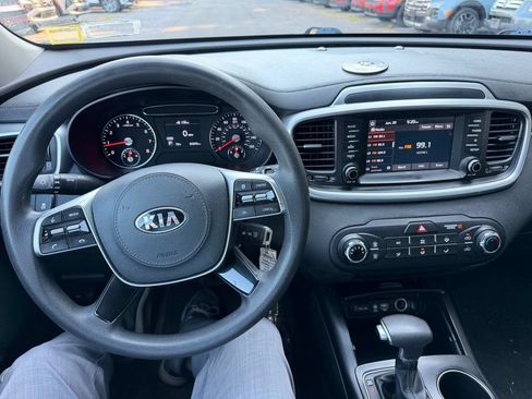 Used 2019 Kia Sorento AWD image 12