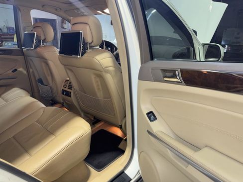 Used 2010 Mercedes-Benz ML 550 4MATIC image 24