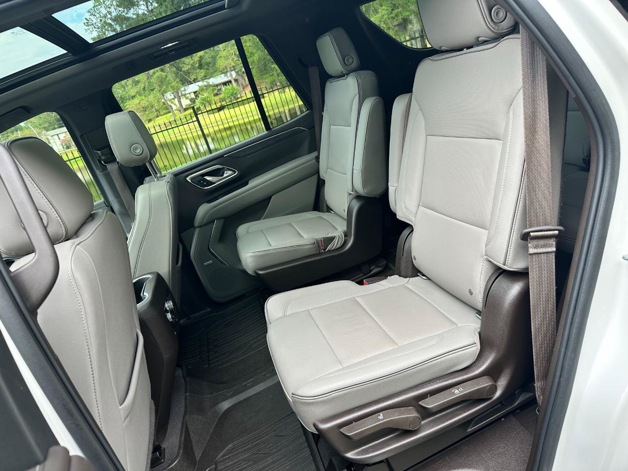Used 2022 GMC Yukon SLT w/ SLT Premium Package RWD image 17