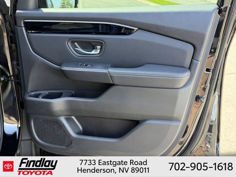 Used 2025 Honda Pilot Touring image 16