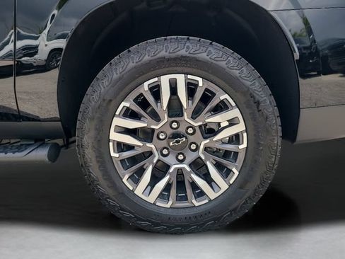 New 2026 Chevrolet Suburban Z71 w/ Comfort Package AWD/4WD image 36