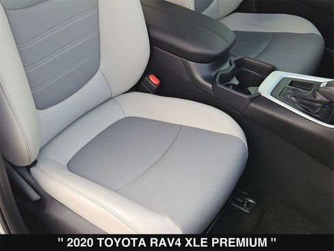 Used 2020 Toyota RAV4 XLE Premium image 32