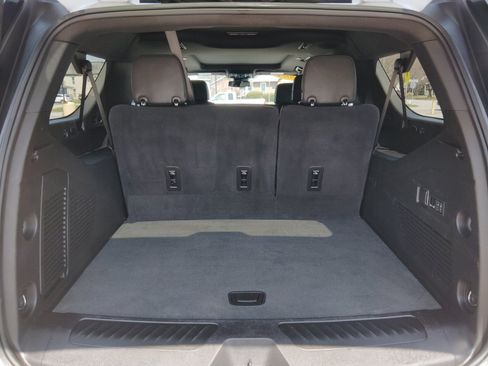 Used 2024 Chevrolet Suburban LT w/ Luxury Package image 27