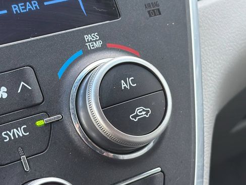 Used 2016 Toyota Sienna XLE w/ XLE Navigation Package FWD image 29