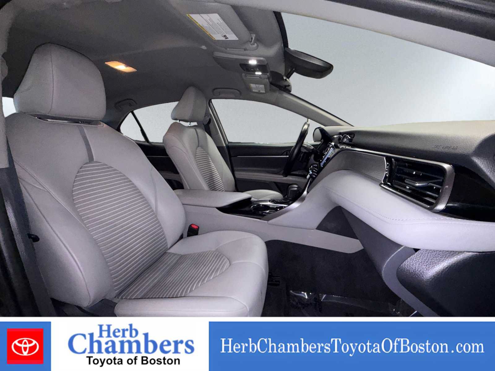 Used 2019 Toyota Camry SE FWD image 18