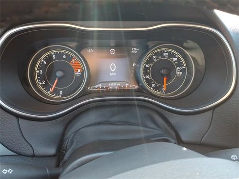 Used 2022 Jeep Cherokee Limited image 17