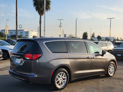 Used 2023 Chrysler Voyager LX image 31