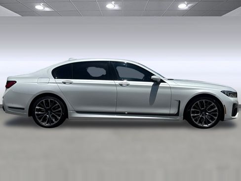Certified 2022 BMW 750i xDrive w/ Executive Package AWD/4WD image 7