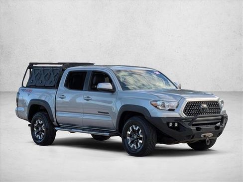 Used 2018 Toyota Tacoma TRD Off-Road image 3