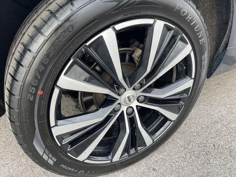 Used 2024 Volvo XC60 B5 Plus image 10