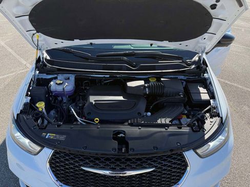 New 2026 Chrysler Pacifica Limited image 19