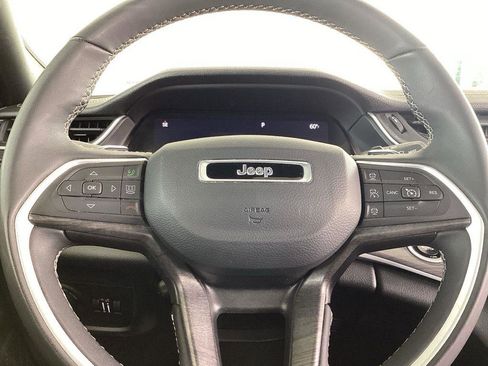 Used 2024 Jeep Grand Cherokee L Limited w/ Luxury Tech Group II AWD/4WD image 11