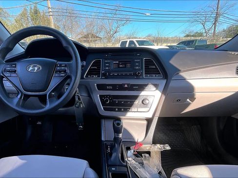 Used 2017 Hyundai Sonata SE image 15