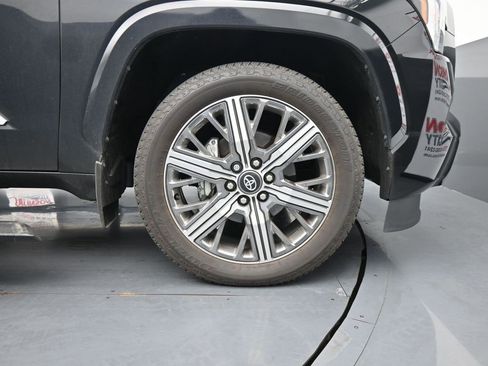 Used 2025 Toyota Sequoia Capstone image 11