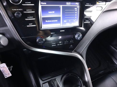 Used 2020 Toyota Camry SE FWD image 15
